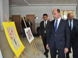 Kars’ta Mahkumların El Emeği Eserleri Sergilendi