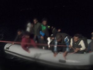 Ayvalık Açıklarında 17 Düzensiz Göçmen Kurtarıldı