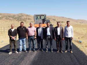 Muş’ta Tozlu Köy Yolları Devlet Yatırımıyla Sıcak Asfaltla Kaplanıyor