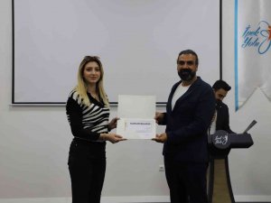 İ̇nsansız Hava Aracı İle Zirai İlaçlama Eğitimini Tamamlayanlara Sertifikaları Verildi