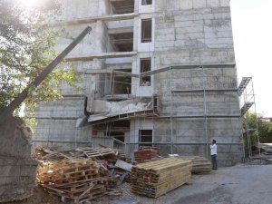 İ̇nşaat Halindeki Okulun Saçağı Çöktü: 1 Hafif Yaralı