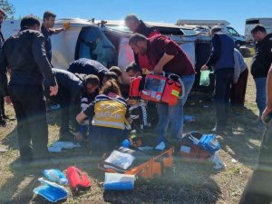 Direksiyon Başında Kalp Krizi Geçiren Sürücü Tarlaya Uçtu: 1 Ölü