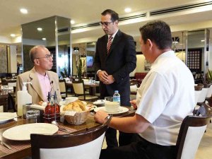 Japonya Büyükelçisi Suzuki Paça Çorbasını Tattı