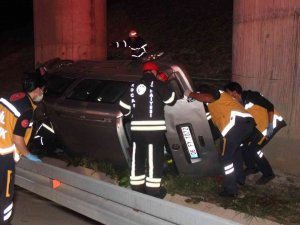 Kontolden Çıkan Araç Viyadük Ayağına Çarptı: 1 Ölü, 1 Yaralı