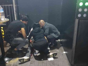 Eğlence Mekanında Tartıştığı Kişiye Kurşun Yağdırıp Kaçtı