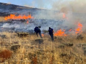 Yangında 45 Dekarlık Alandaki Kuru Otlar Kül Oldu