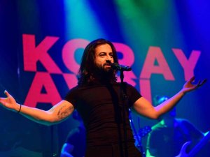 Koray Avcı Bursa’da Unutulmaz Konser Verdi