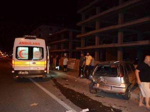 Park Halindeki Araca Çarpan Alkollü Sürücü Yaralandı