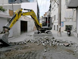 Eski Kuşadası’nda Yenileme Çalışmaları Devam Ediyor