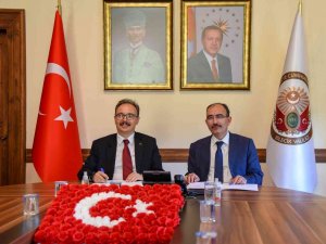 Bilecik Valiliği Ve Bilecik Şeyh Edebali Üniversitesi Arasında Eğitim İş Birliği Protokolü İmzalandı