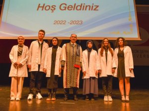 Tıp Fakültesi Öğrencileri Beyaz Önlüklerini Giydiler