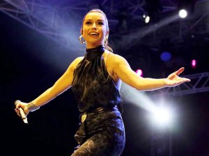 Tuğba Yurt Menteşe’de Hayranlarını Coşturdu