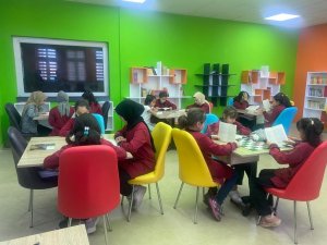 Ağrı’da Öğrenciler Kitaplarla Hayatlarına Işık Tutuyor