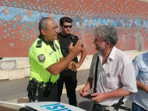 Kazaya Karışan Sürücü Trafik Polislerini Adeta Canından Bezdirdi