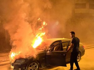 Sakarya’da Otomobil Alev Topuna Döndü