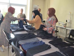 Muş’ta Engelli Bireyler Atık Kumaşları Geri Dönüşüme Kazandırıyor