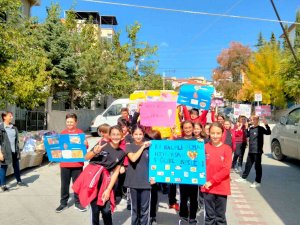 Öğrenciler Semt Pazarında Kalp Sağlığına Dikkat Çekti