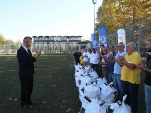 2 Bin 700’den Fazla Malzemeyle Amatör Futbol Kulüplerine Destek Oldular