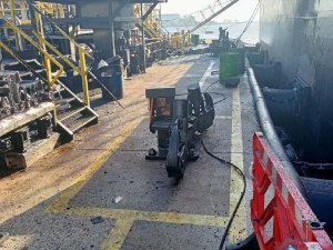 Asfalt Yüklemesi Sırasında Hortum Koptu, Denizde Kirlilik Oluştu