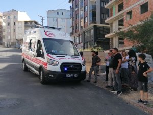 Sıva Yapan İşçi 3 Metre Yükseklikten Düştü