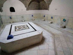 Aksaray’ın Tarihi Hamamının Bacası Tütüyor