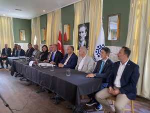 Muharrem İ̇nce: "6’lı Masa Altın Gününden Vazgeçin"