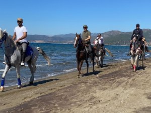 Salihli Atlı Spor Kulübü’nden Deniz Kenarında Safari