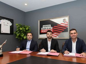 Beşiktaş’ta Ersin Destanoğlu’nun Sözleşmesi Yenilendi