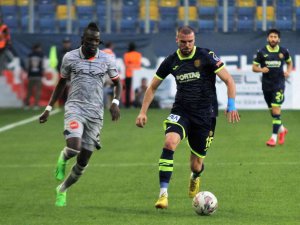 Spor Toto Süper Lig: Mke Ankaragücü: 0 - M. Başakşehir: 1 (İ̇lk Yarı)