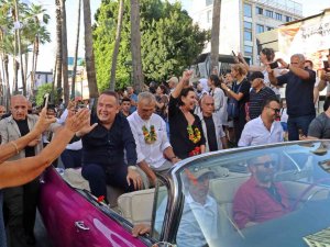 Altın Portakal’ın Geleneksel Korteji Antalyalıları Sokaklara Döktü