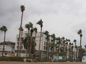 Kuvvetli Rüzgar Ve Fırtına Geliyor