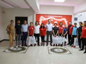 Başarılı Sporcular Bursla Ödüllendirildi