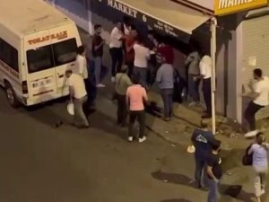 Aracından Çıkardığı Sopayla Tartıştığı Şahıslara Saldırdı