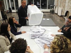 Letonya’da Başbakan Karins İlk Sonuçlara Göre Seçimi Önde Götürüyor