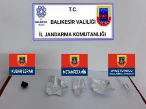 Uyuşturucu Ticareti Yapan 4 Kişi Yakalandı