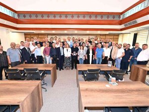 Dto Meclis Üyelerine Plaket