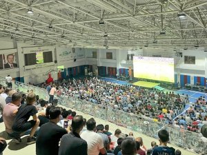Bilet Bulamayan Demirspor Taraftarı Maçı Dev Ekranda İzledi