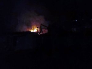 Fındık Bahçesindeki Evde Çıkan Yangın İtfaiye Ekiplerince Söndürüldü
