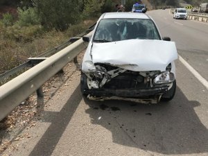 Bilecik’te Otomobil Bariyerlere Çarptı: 1 Yaralı