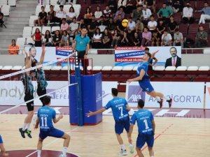 Voleybol: Hatay Büyükşehir Belediyespor Evinde Mağlup