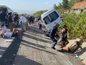 Tur Otobüsü Kaza Yaptı: 1’i Ağır 10 Yaralı