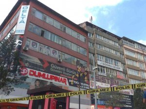 Rüzgarda Kopan Çatı Ekipleri Harekete Geçirdi