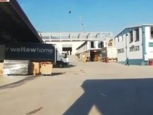 Paraşüt Tutkunu İşçi Çalıştığı Fabrikaya Uçarak Gitti