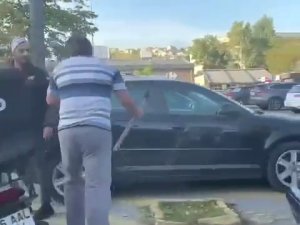 İ̇stanbul’da Trafikte Tartıştığı Kişiye Elinde Balta İle Saldırmaya Kalktı
