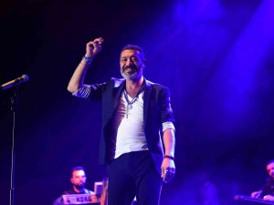 Hakan Altun: "Cumhuriyetin 100. Yılında Gel Bari Aşk"