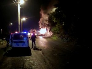 Park Halindeki Kamyonet Alevlere Teslim Oldu