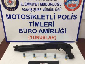 Kütahya’da Bir Araçta Pompalı Tüfek Ve Uyuşturucu Ele Geçirildi
