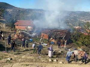 Bursa’da Köy Evi Küle Döndü
