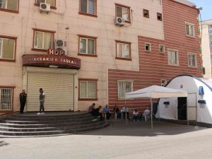 Hdp’ye Kepenk Kapattıran Ailelerin Evlat Nöbeti Bin 127’nci Gününde