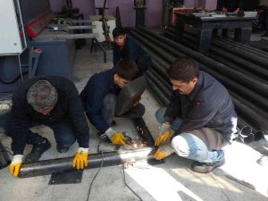 Fabrika Gibi Lise: 77 Okulun Spor Malzemeleri Bu Okulda Yapılıyor